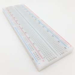 Digital electronics starter kit with logic gates and accessories