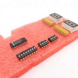 Digital electronics starter kit with logic gates and accessories